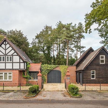 Beautiful English Villa With Hottub Zuidwolde  Екстериор снимка
