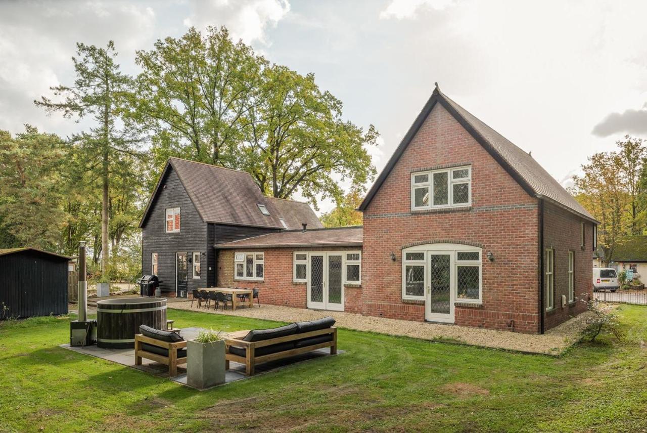 Beautiful English Villa With Hottub Zuidwolde  Екстериор снимка