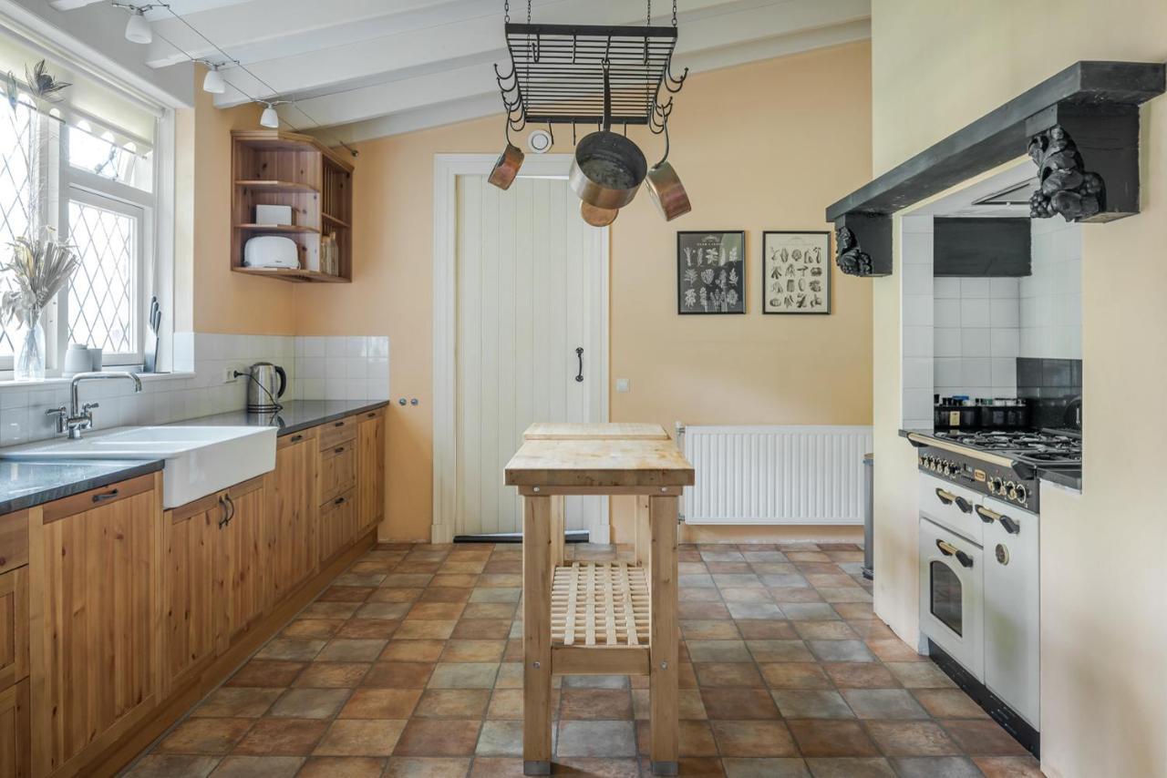 Beautiful English Villa With Hottub Zuidwolde  Екстериор снимка